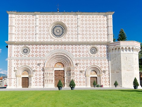 L_Aquila-Basilica-di-Santa-Maria-di-Collemaggio