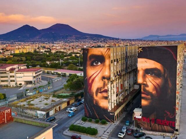 NAPOLI:STREET ART PRESEPE NARRATO -TOMBOLA DEI FEMMINIELLI E ALTRO