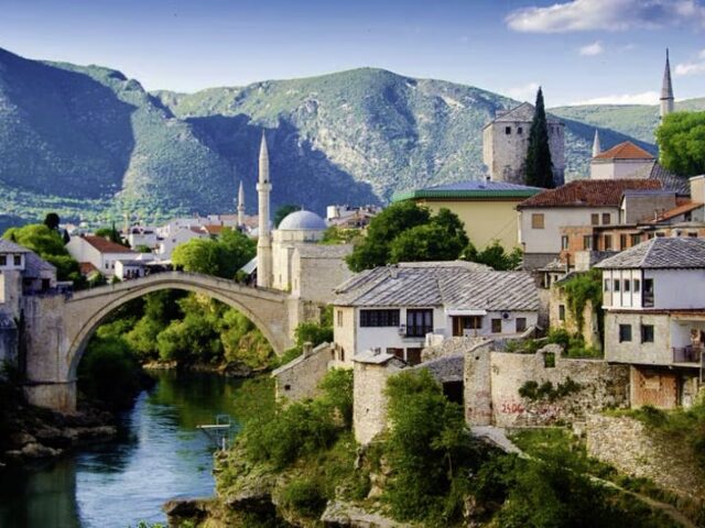 PASQUA NEI BALCANI: SULTAN NEVRUZ, RITI MISTICI DEL CAPODANNO SUFI PRIMAVERILE E CERIMONIE DELLA SETTIMANA SANTA
