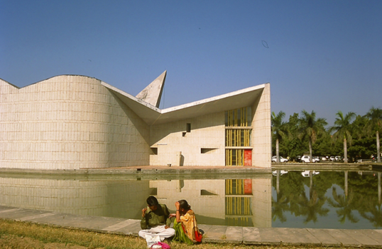 india-chandigarh-biblioteca-universitaria
