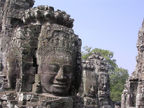 Stone faces at Angkor - Image credit Yosemite (Wikipedia User)